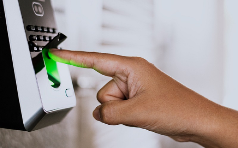 Biometric Door Access System: Facial Scanning vs Voice Recognition